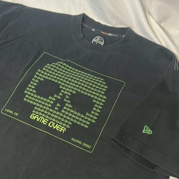 New Era 59 Fifty Graphic Tee Space Invaders T-Shirt Videogame Atari 2000’s - Picture 2 of 7